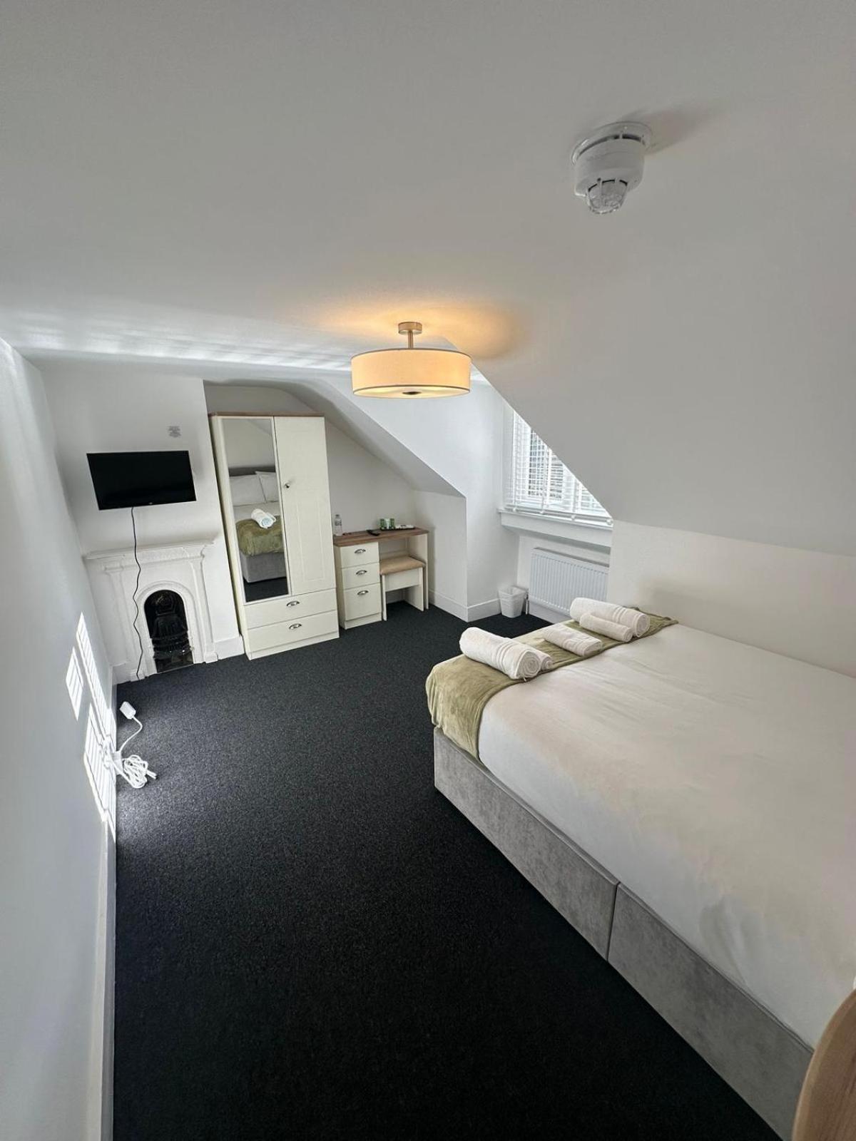 Cambridge Central Rooms - Tas Accommodations ภายนอก รูปภาพ