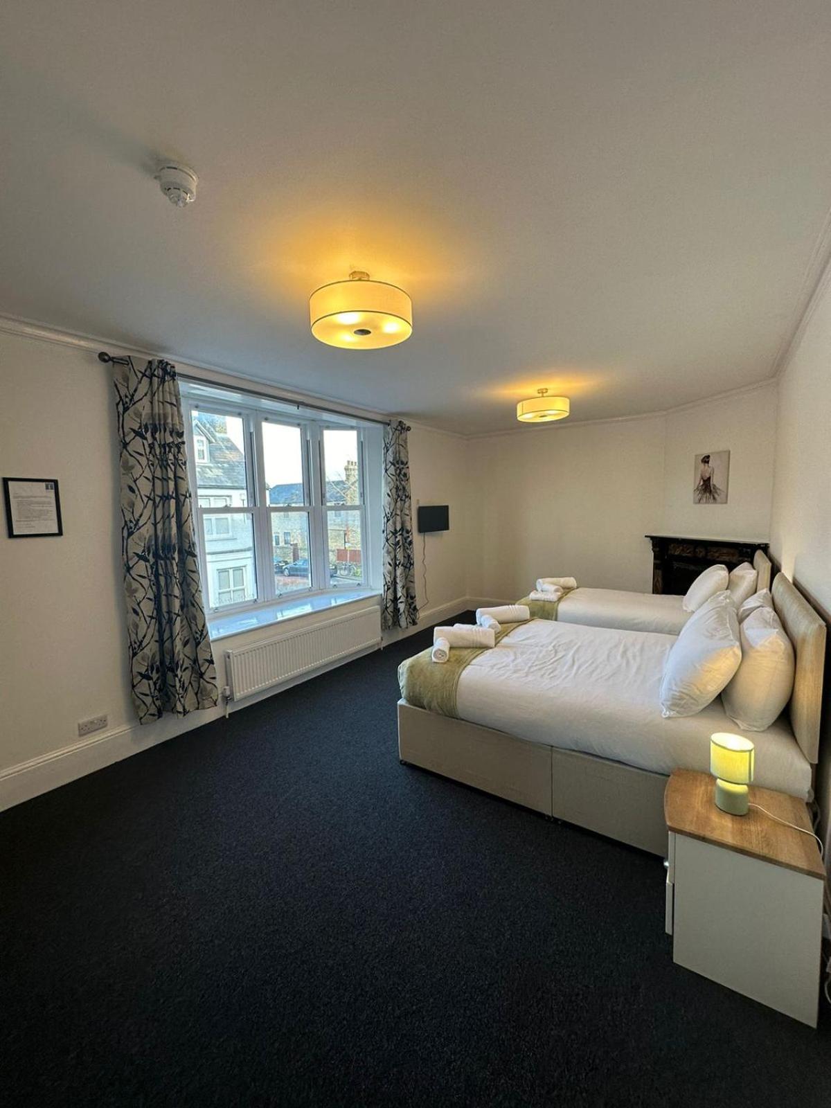 Cambridge Central Rooms - Tas Accommodations ภายนอก รูปภาพ