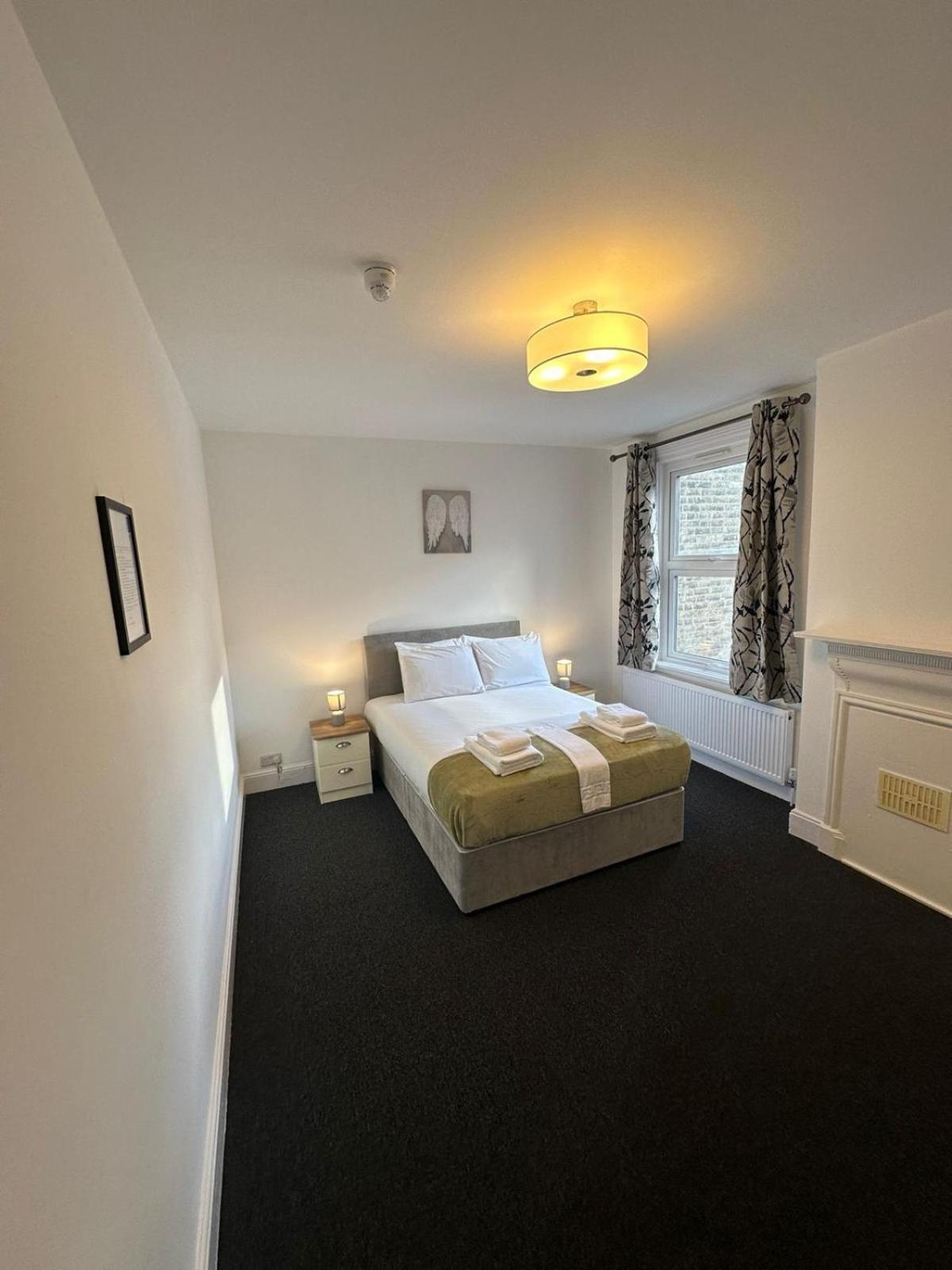 Cambridge Central Rooms - Tas Accommodations ภายนอก รูปภาพ